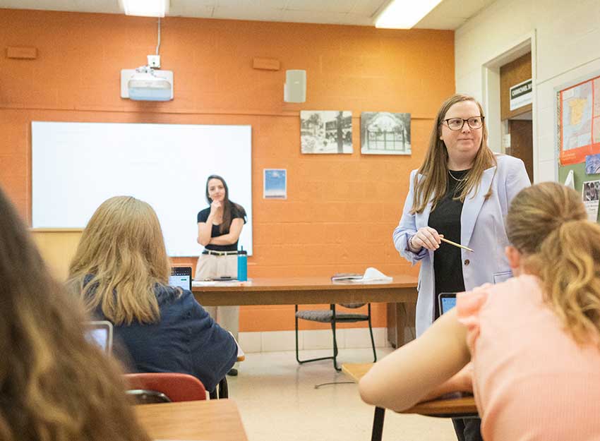 Two Converse faculty members co-teach a class.