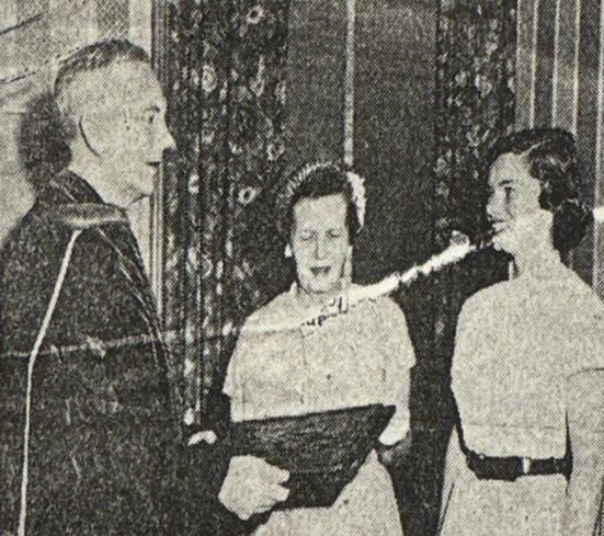 Julia receives an award