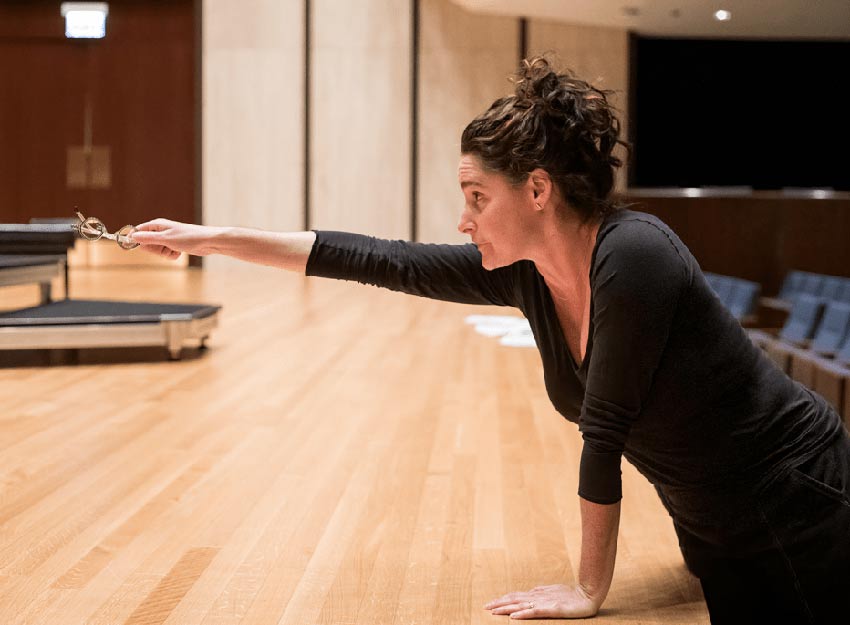 Elizabeth Margolius'90 conducts on stage